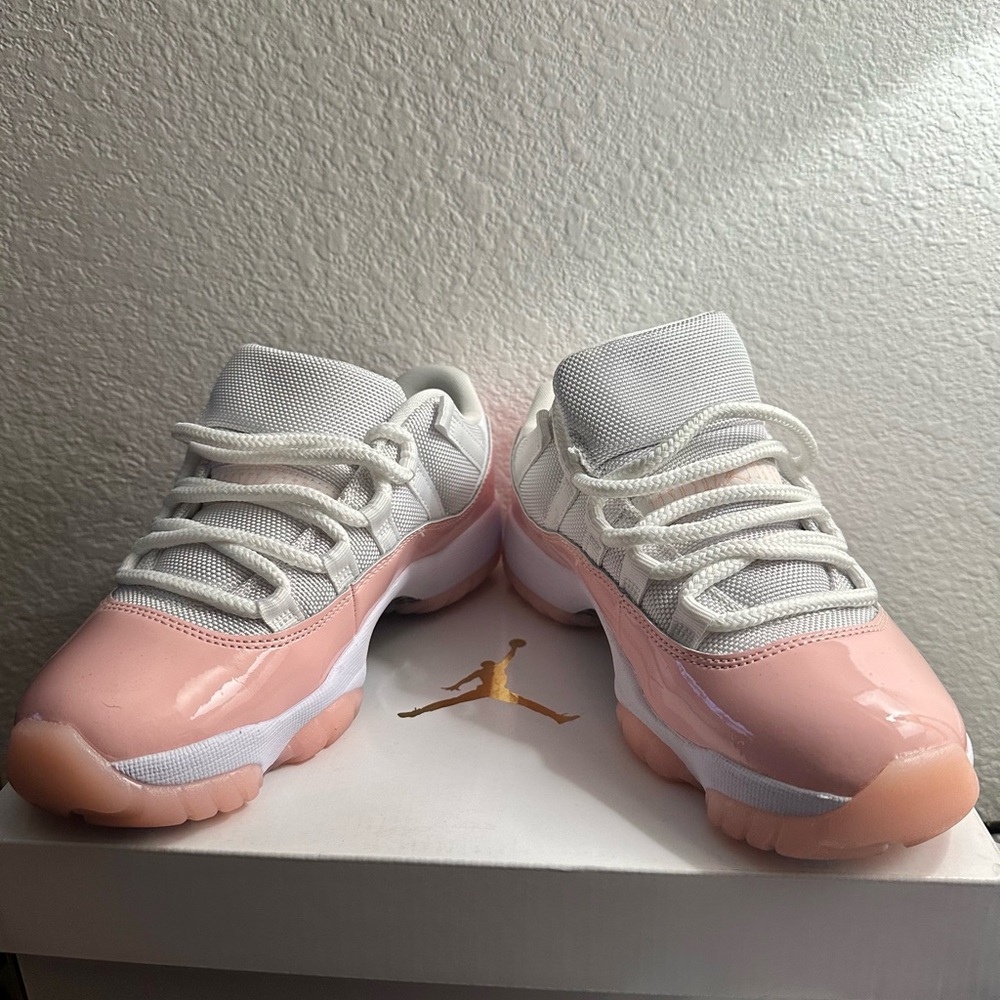 WMNS Air Jordan 11 Retro Low